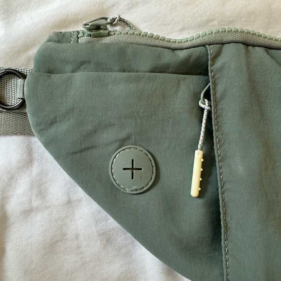 Top Paw Adjustable Belt Bag - Picture 4 of 11